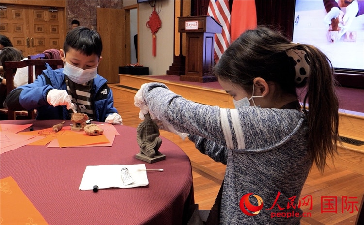 “我是文物修復(fù)師”活動(dòng)環(huán)節(jié)。李鑫江攝