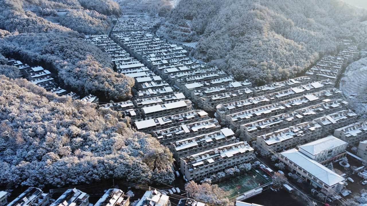 慶元縣濛洲街道同濟(jì)新村，雪后初霽。慶元縣融媒體中心 供圖
