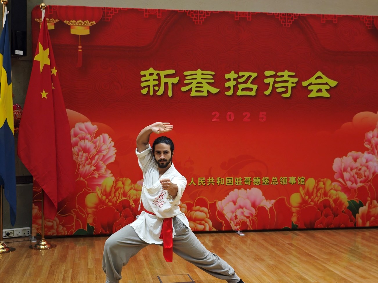 當(dāng)?shù)匚湫g(shù)愛好者的表演。中國(guó)駐哥德堡總領(lǐng)館供圖