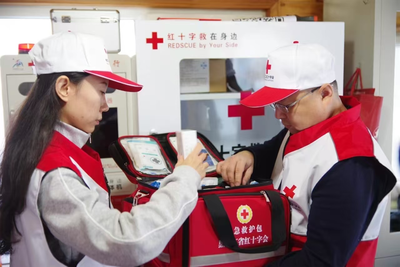 應(yīng)急救援志愿者培訓(xùn)現(xiàn)場(chǎng)。 中國(guó)紅十字會(huì)總會(huì)供圖