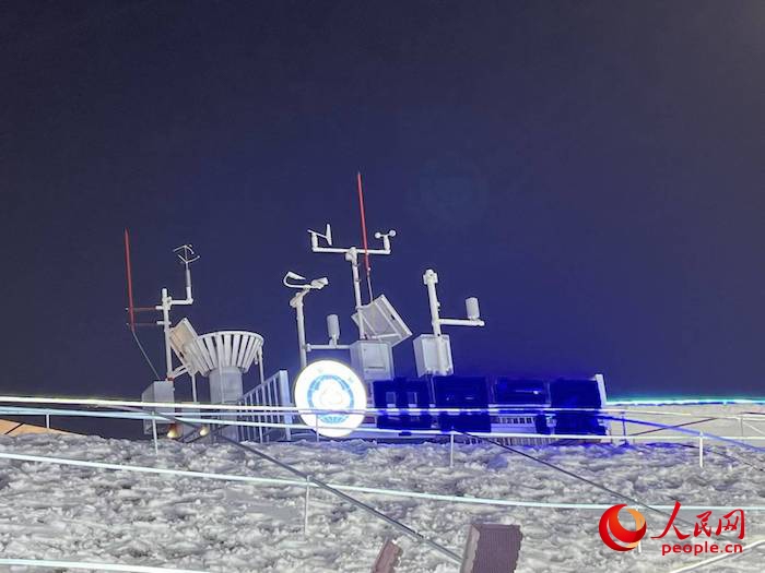 園區(qū)內(nèi)九要素自動氣象觀測站。人民網(wǎng) 高清揚攝