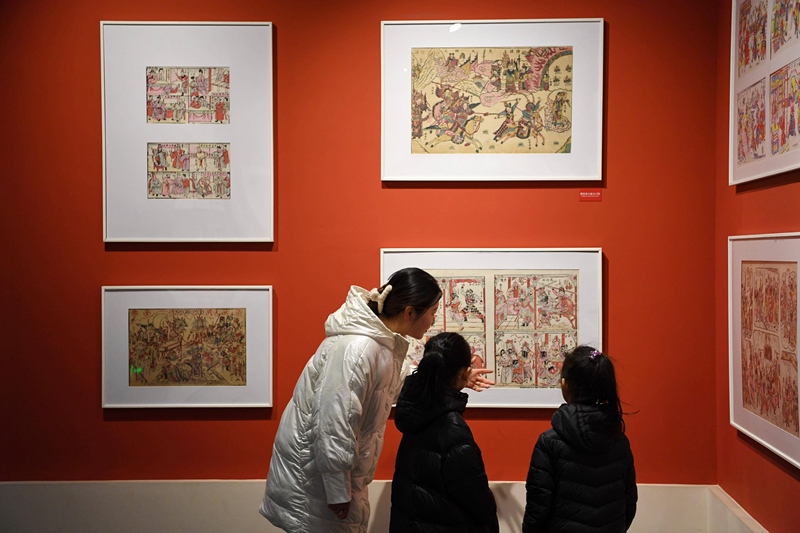 2023年2月3日，游客在河北武強(qiáng)年畫博物館內(nèi)參觀。