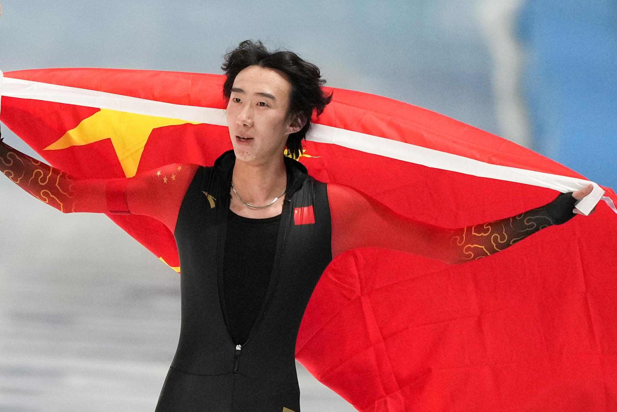 2月9日，吳宇慶祝奪冠。新華社記者 李一博 攝