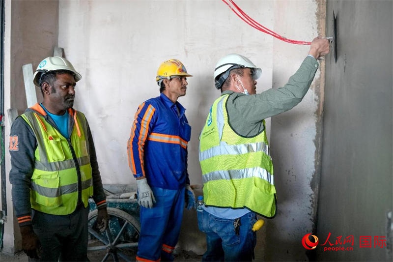 抹灰。人民網(wǎng)塔里克·易卜拉欣攝