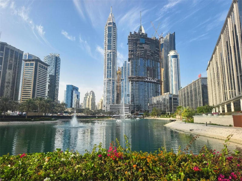 正在建設(shè)中的卡瓦利卡薩高層住宅項(xiàng)目（圖中有腳手架建筑）。 中建中東供圖 