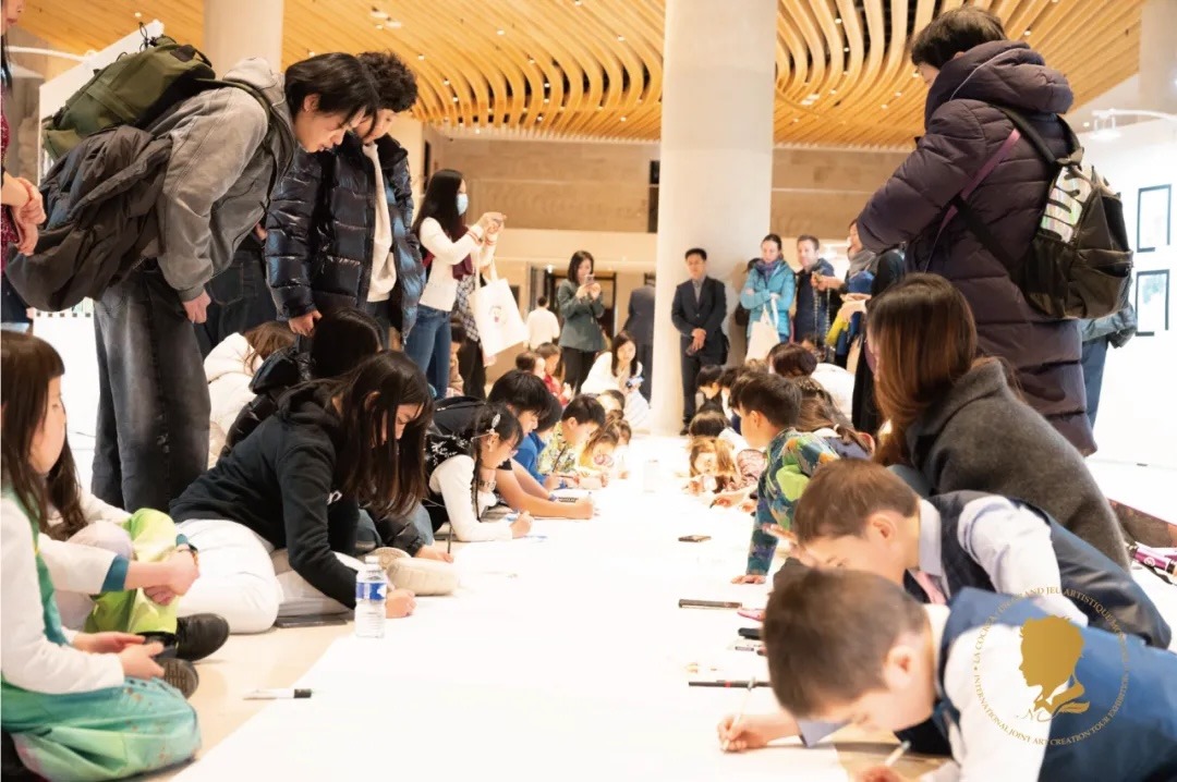 第三屆國際藝術(shù)聯(lián)創(chuàng)聯(lián)展盛大開幕。法中交流促進(jìn)會供圖