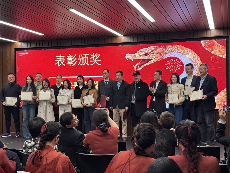 年會表彰優(yōu)秀中資企業(yè)。主辦方提供