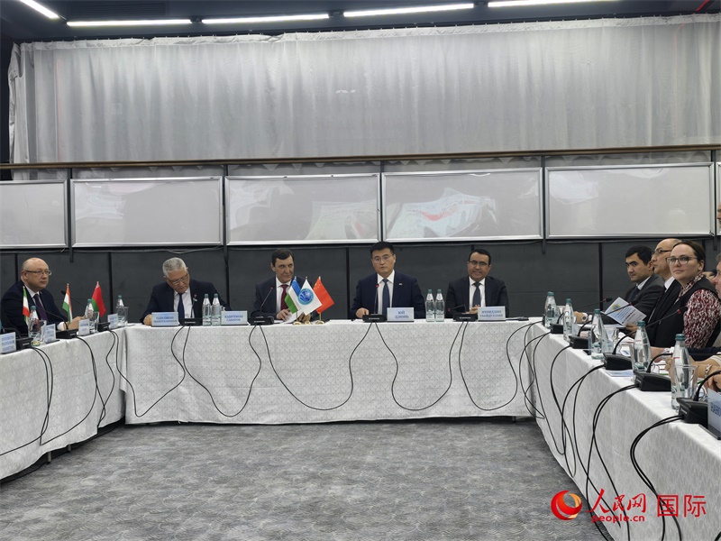 中國駐烏茲別克斯坦大使于駿致辭 人民網(wǎng)記者李強攝