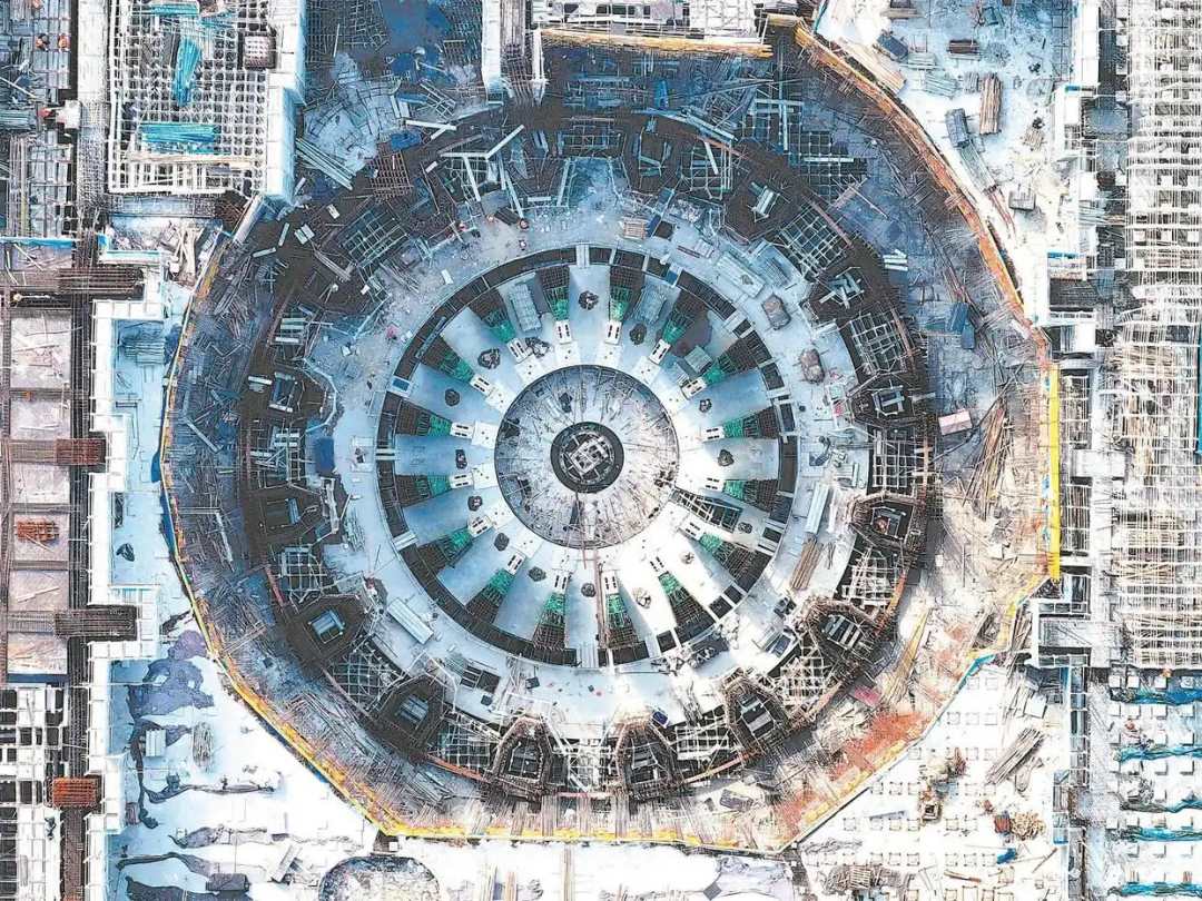 △中國科學(xué)院合肥物質(zhì)科學(xué)研究院等離子體所，緊湊型聚變能實驗裝置（BEST）項目正加緊施工。