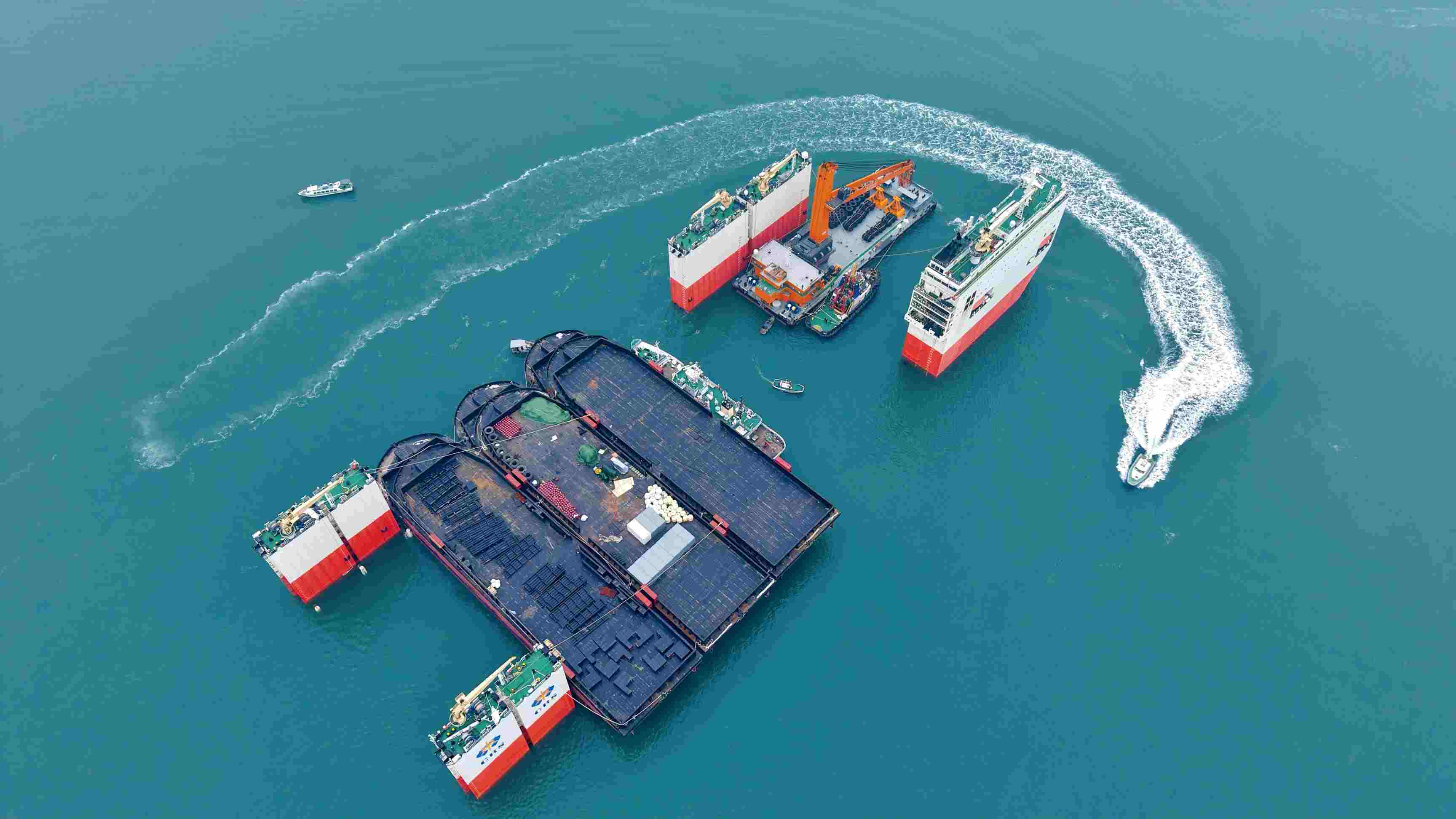 “華瑞龍”輪裝載13艘船舶前往幾內(nèi)亞。受訪方供圖