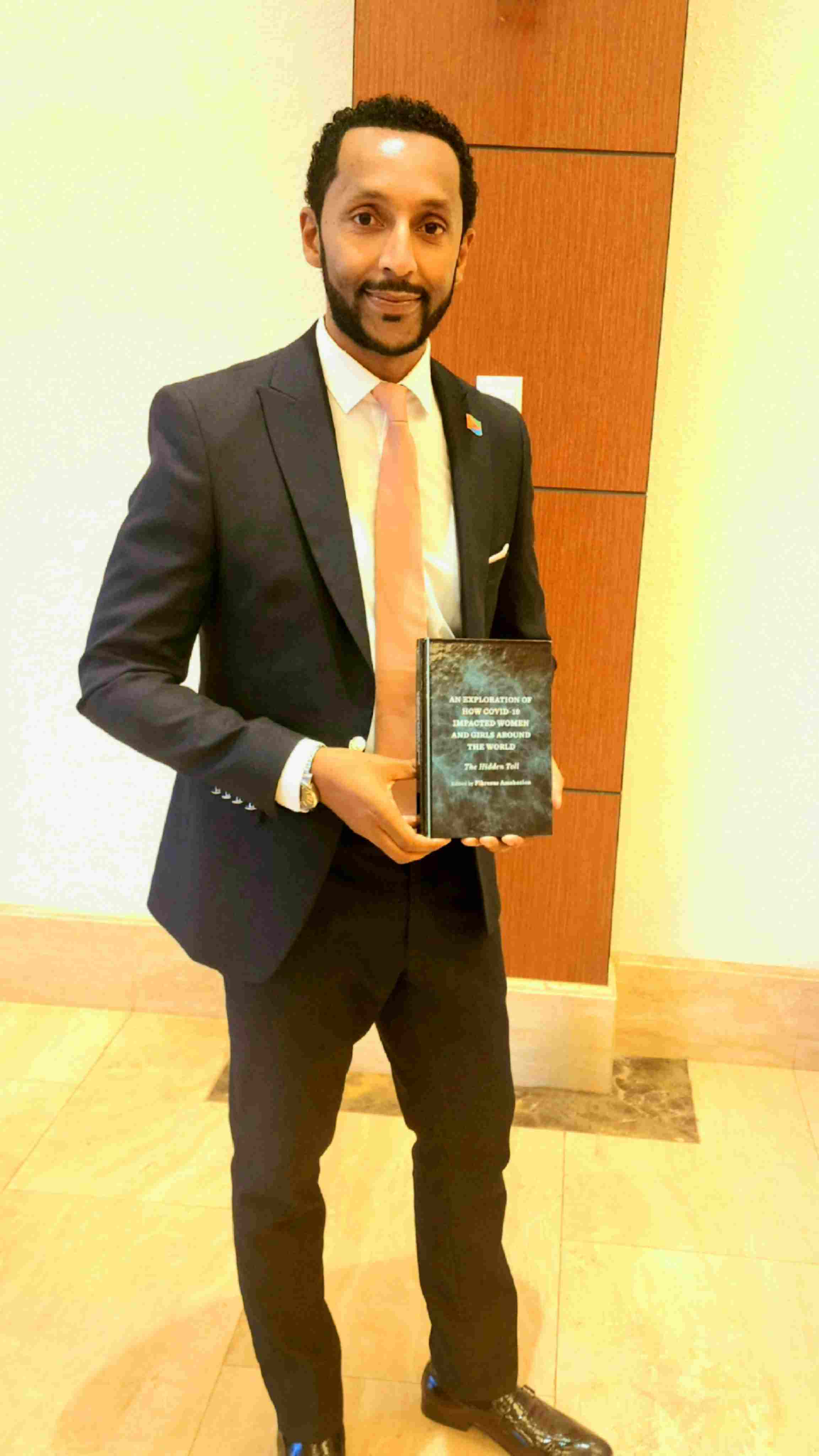 厄立特里亞戰(zhàn)略研究中心研究員、知名作家學(xué)者菲克雷耶蘇斯。圖片由受訪者提供