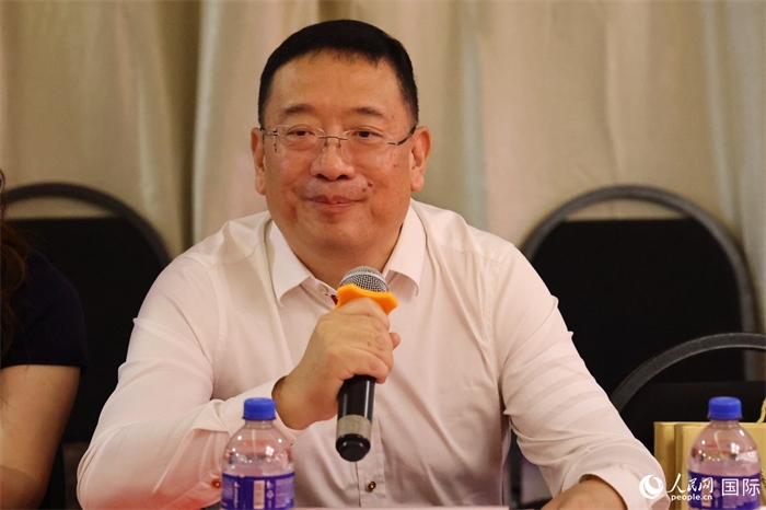 巴西文協(xié)主席上官建峰在座談會(huì)上致辭。人民網(wǎng)記者 陳海琪攝