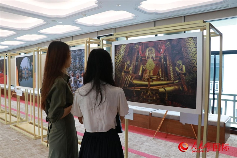 “遇見(jiàn)”攝影展現(xiàn)場(chǎng)。朱瀟逸攝