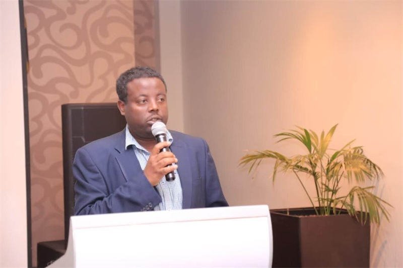 圖為埃塞俄比亞亞的斯亞貝巴大學(xué)政策研究員巴盧·德米西。受訪者供圖