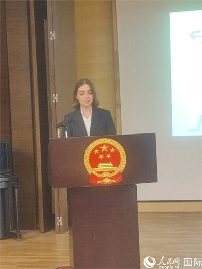 意方學生代表白綺花發(fā)言。人民網(wǎng)記者 鄭彬攝