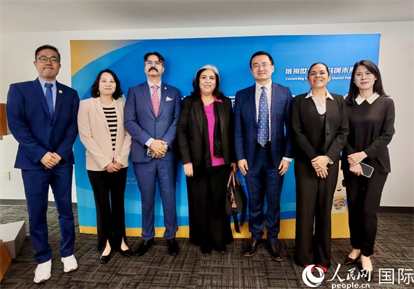 與會嘉賓合影。