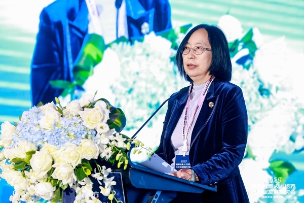 中國高等教育學會學術咨詢發(fā)展委員會委員、中國高等教育學會原副秘書長、《中國高教研究》主編王小梅。