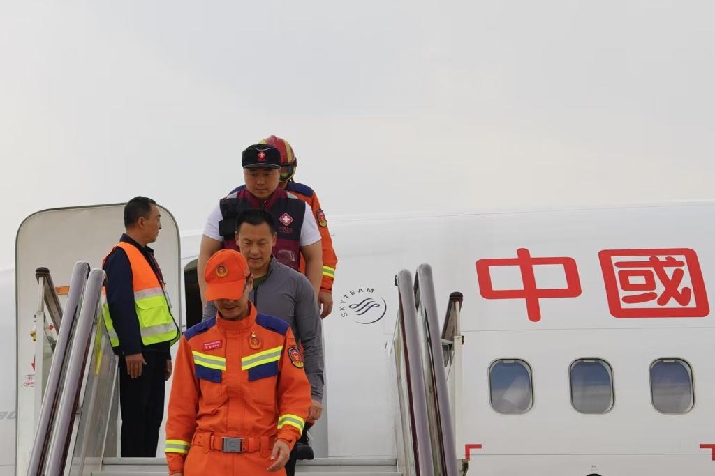 4月6日，在云南省昆明長水機場，中國云南救援醫(yī)療隊抵達昆明。新華社記者 高詠薇 攝