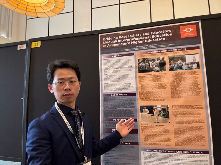 胡紫景醫(yī)生在國際針灸學術(shù)會議中。約翰內(nèi)斯堡大學供圖