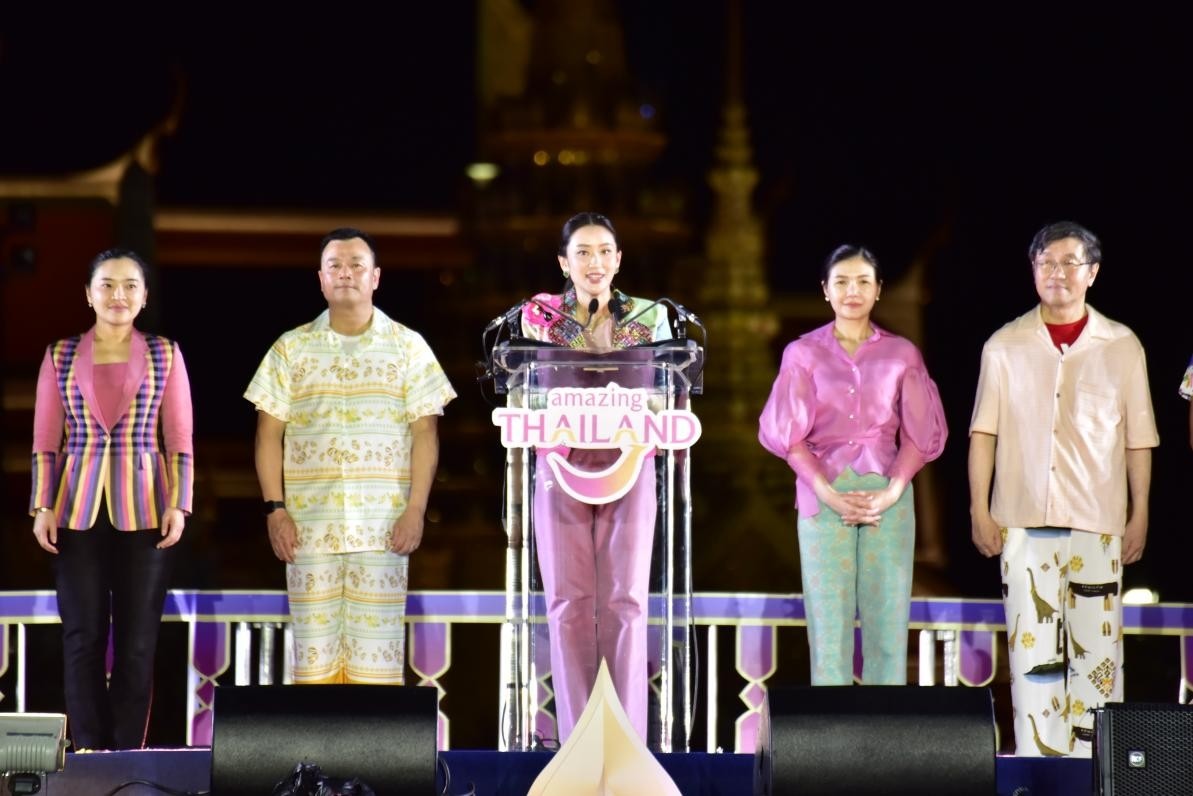 泰國總理佩通坦·欽那瓦宣布泰國潑水節(jié)慶?；顒诱絾印Ｌ﹪鴩衣糜尉止﹫D