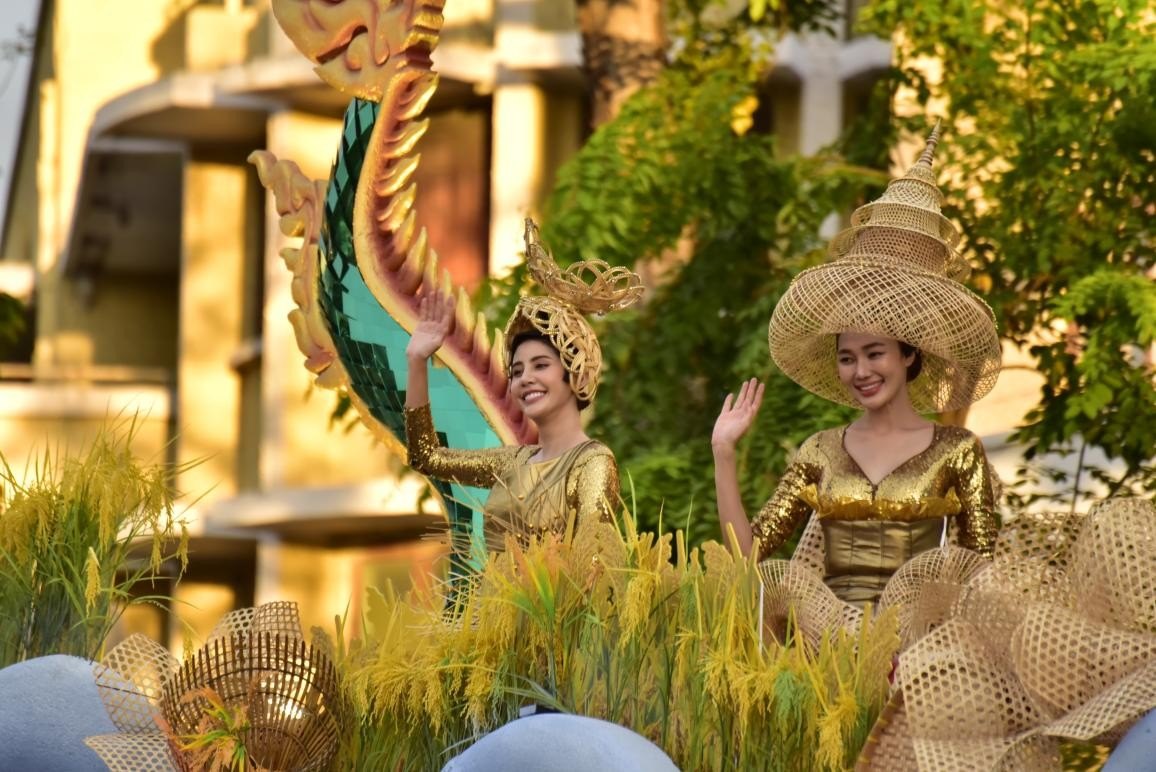 “祝福之河”花車以神龍形象象征水的神圣與豐饒，寓意祈福納祥。泰國國家旅游局供圖