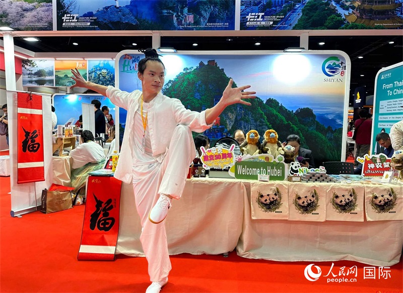 中國武當(dāng)功夫走進(jìn)東南亞，以精湛的武藝和飄逸的身姿詮釋中國武術(shù)的精髓。人民網(wǎng)記者 簡承淵攝