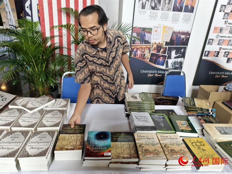 2025文明對(duì)話(huà)國(guó)際會(huì)議相關(guān)專(zhuān)家書(shū)籍售賣(mài)處 人民網(wǎng)褚君攝