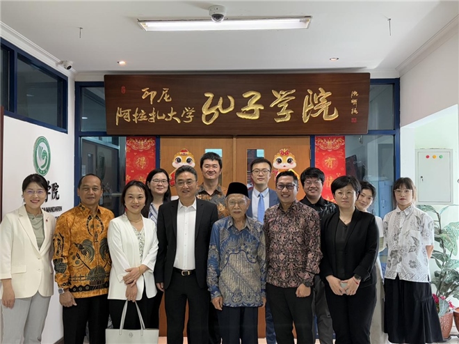 中國—東盟中心代表團訪問阿拉扎大學孔子學院?；顒又鬓k方供圖