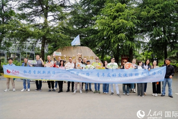 4月21日，人民網(wǎng)“一帶一路”青年友好交流活動走進(jìn)洛陽。人民網(wǎng)記者 魯揚(yáng)攝