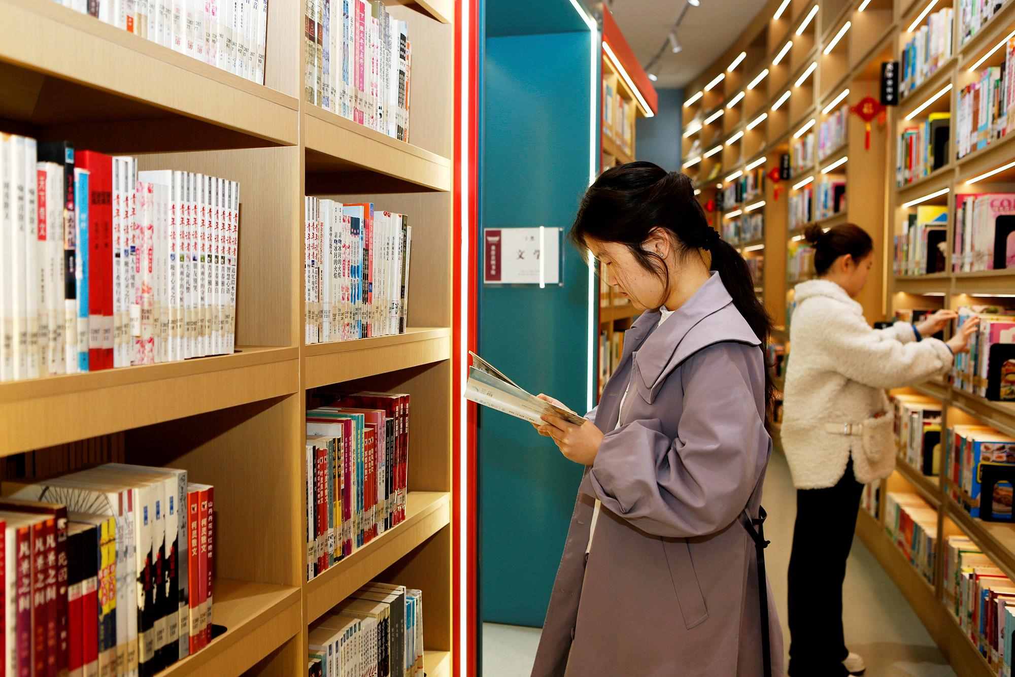 △2025年3月29日，讀者在山西臨汾市襄汾縣圖書館閱讀。