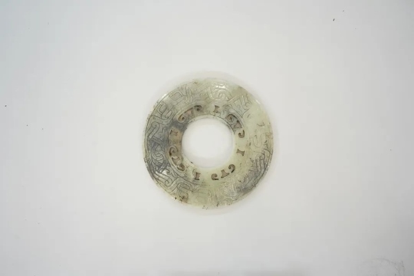 武王墩一號墓出土的鏤孔玉璧。全國十大考古新發(fā)現(xiàn)活動辦公室供圖