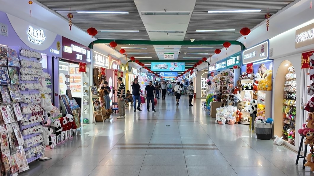 4月30日，義烏國(guó)際商貿(mào)城一區(qū)現(xiàn)場(chǎng)。人民網(wǎng)記者 王仁宏攝