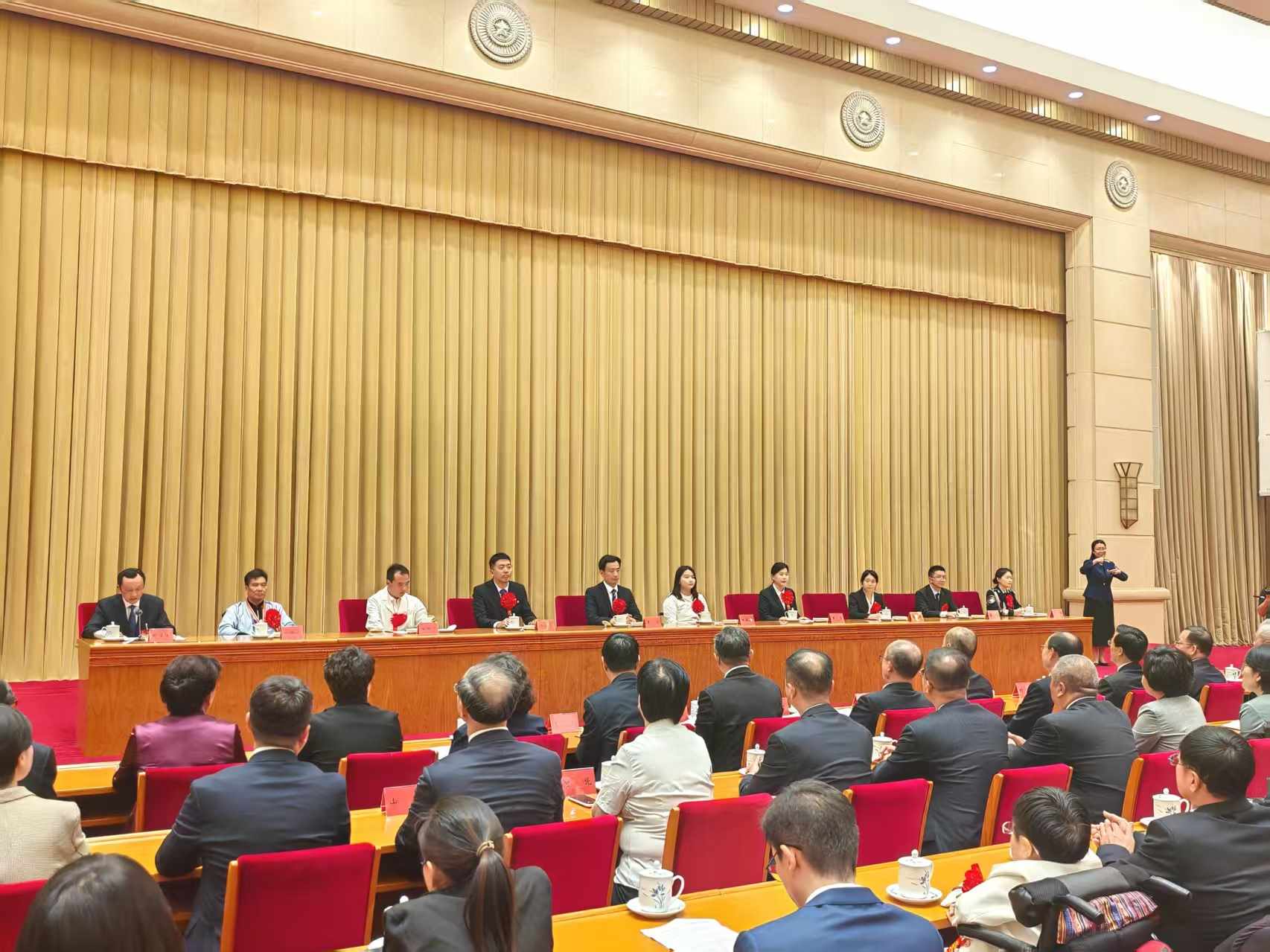 第七次全國(guó)自強(qiáng)模范暨助殘先進(jìn)事跡首場(chǎng)報(bào)告會(huì)現(xiàn)場(chǎng)。 人民網(wǎng)記者 王子鋒攝