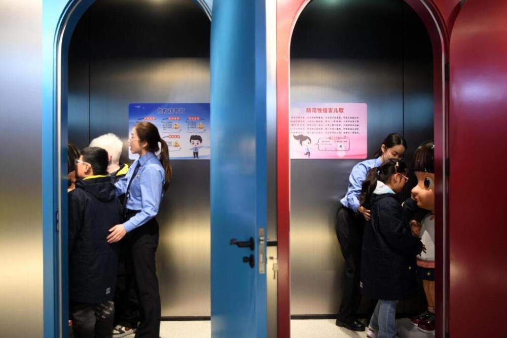 2025年4月2日，殘障兒童在無障礙青少年法治教育基地體驗。