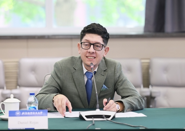 哥倫比亞教育部長丹尼爾?羅哈斯一行訪問北京航空航天大學。北航供圖