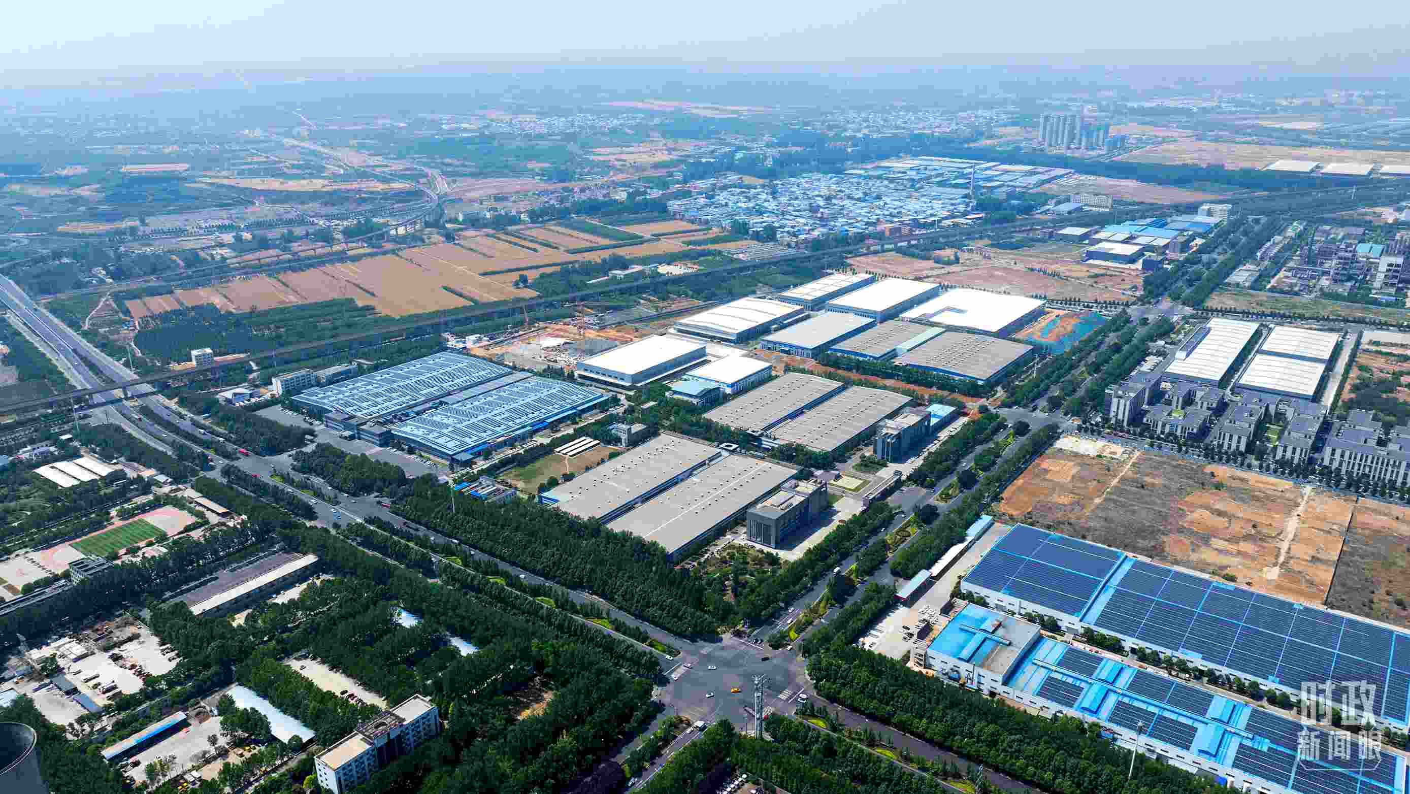 △俯瞰洛陽軸承集團(tuán)股份有限公司。（總臺(tái)央視記者范凱拍攝）