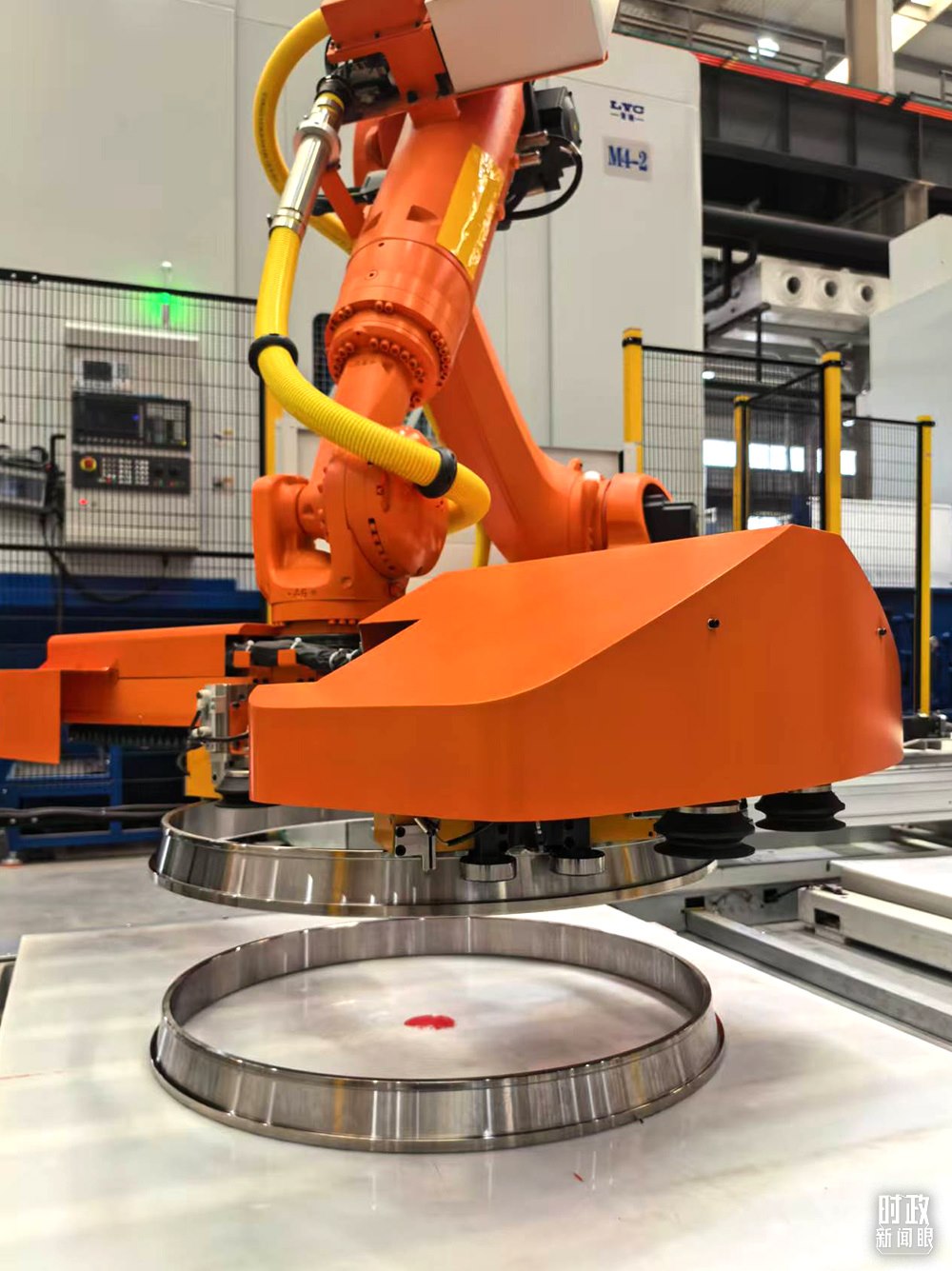 △洛軸產(chǎn)品。（總臺(tái)央視記者黎兵拍攝）