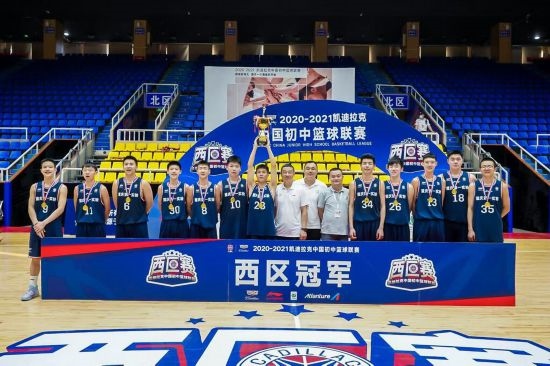 重慶市第一實(shí)驗(yàn)中學(xué)?；@球隊(duì)獲得冠軍。