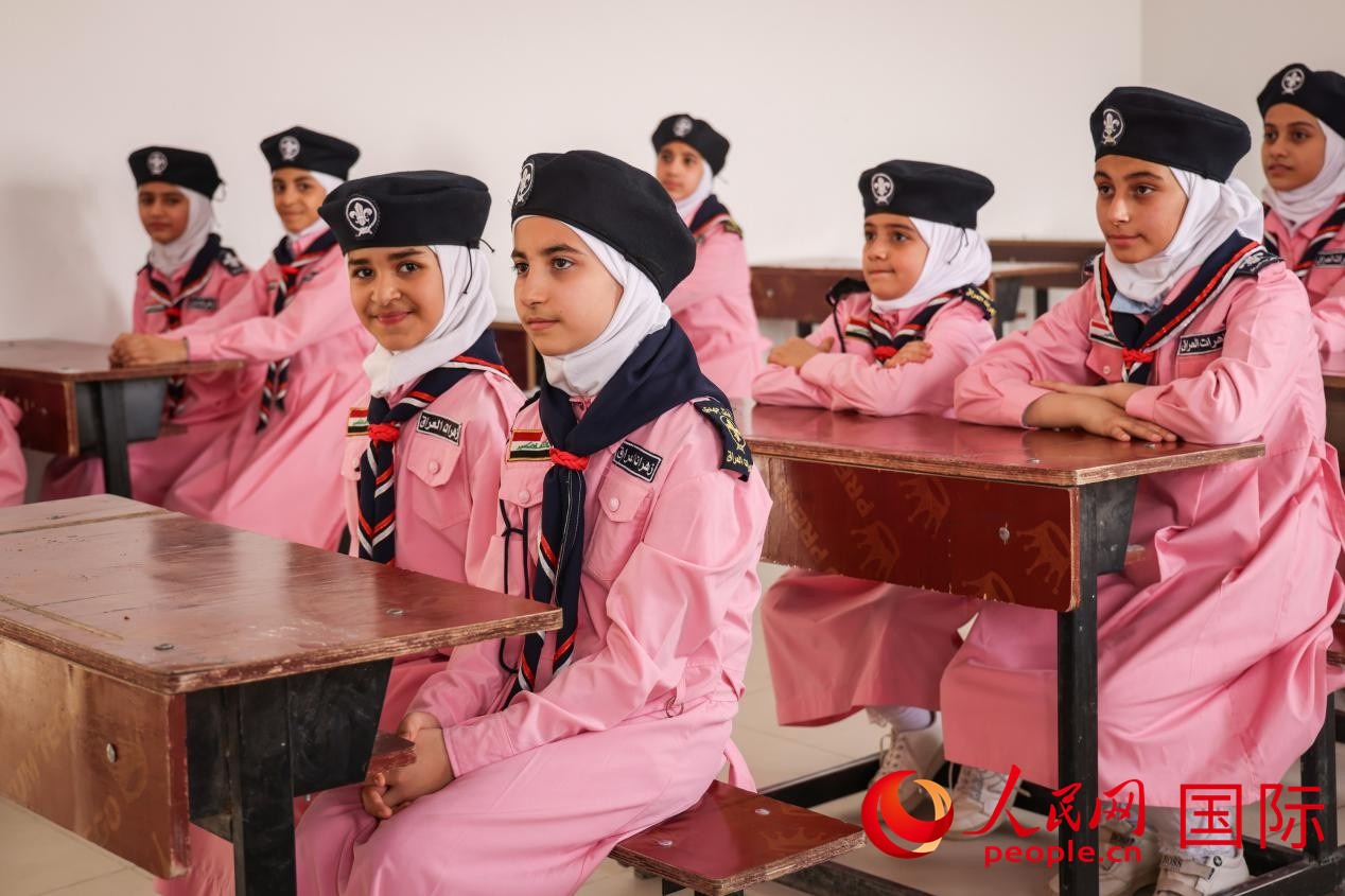 阿爾穆塔?阿里卡特國際學(xué)校的學(xué)生在教室內(nèi)上課。人民網(wǎng)記者 薛丹攝