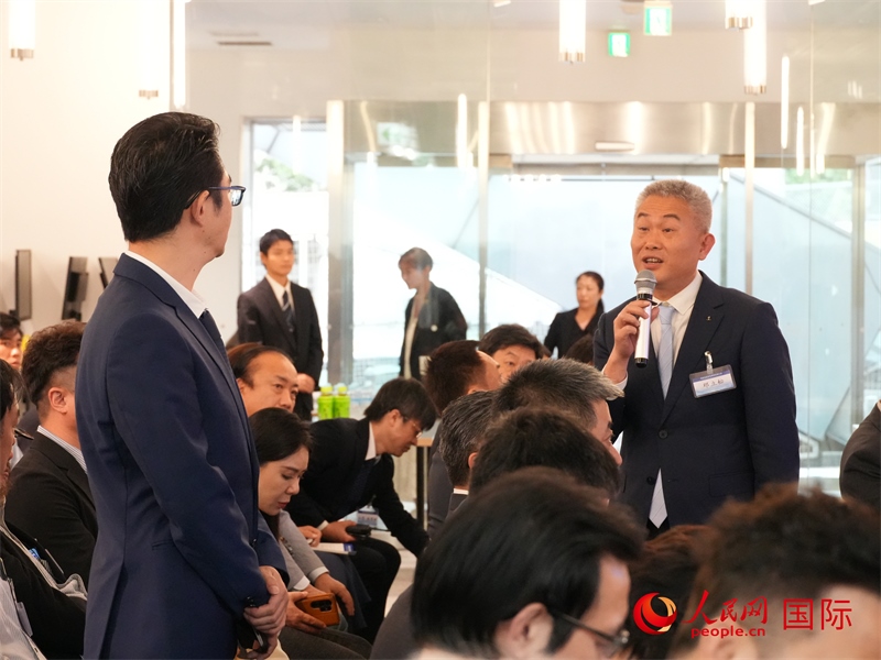 參會企業(yè)與海南代表團積極交流。